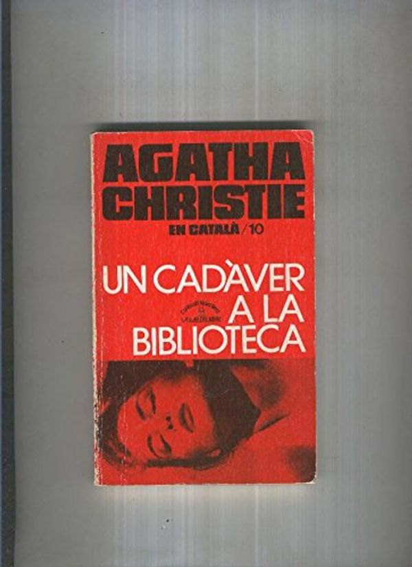 Cover Art for 9788472792395, UN CADAVER A LA BIBLIOTECA (edicio en catala) by Agatha Christie, Gonçal Oliveros