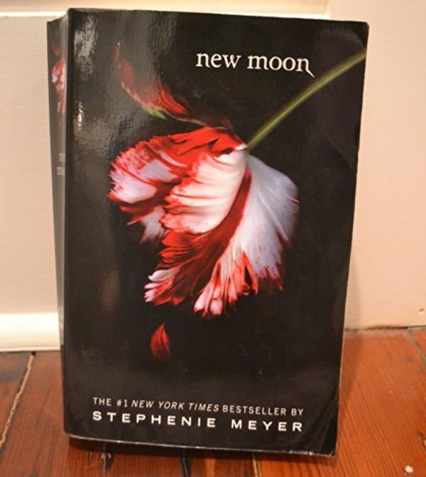 Cover Art for 9780316036726, New Moon by Stephenie Meyer