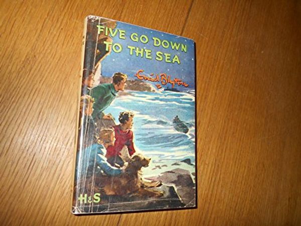 Cover Art for 9780340175002, Five Go Down to the Sea by Enid Blyton