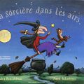 Cover Art for 9782070654642, La sorcière dans les airs by Julia Donaldson