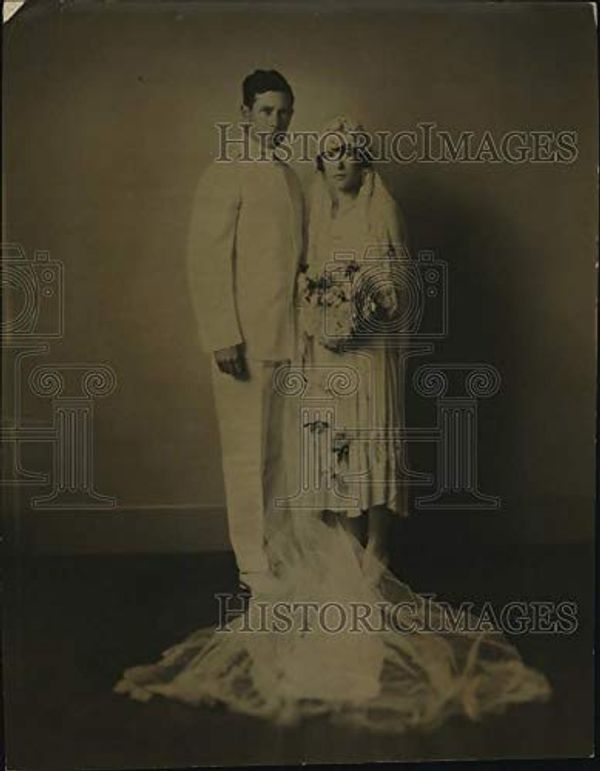 Cover Art for B07RGMFB1T, Historic Images - 1926 Vintage Press Photo Captain and Mrs Malcolm Fraser Lindsey Sally S Bond by Unknown