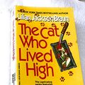 Cover Art for 9789995233440, The Cat Who Lived High by Lilian Jackson Braun