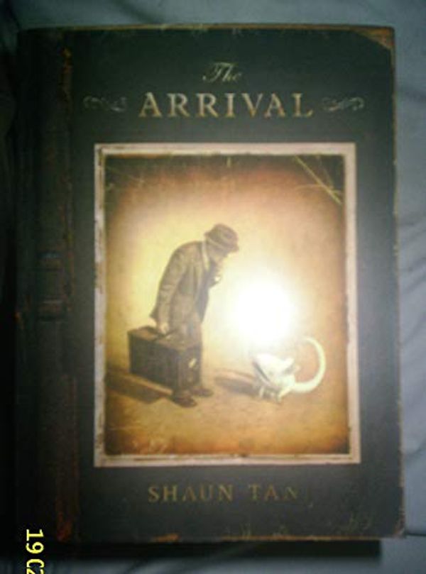 Cover Art for 0787721929901, The Arrival by Shaun Tan(2014-10-02) by Shaun Tan