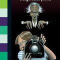 Cover Art for 9782747064903, Chair de Poule, Tome 3: Dangereuses Photos by R.L Stine, Nicolas de Hirsching