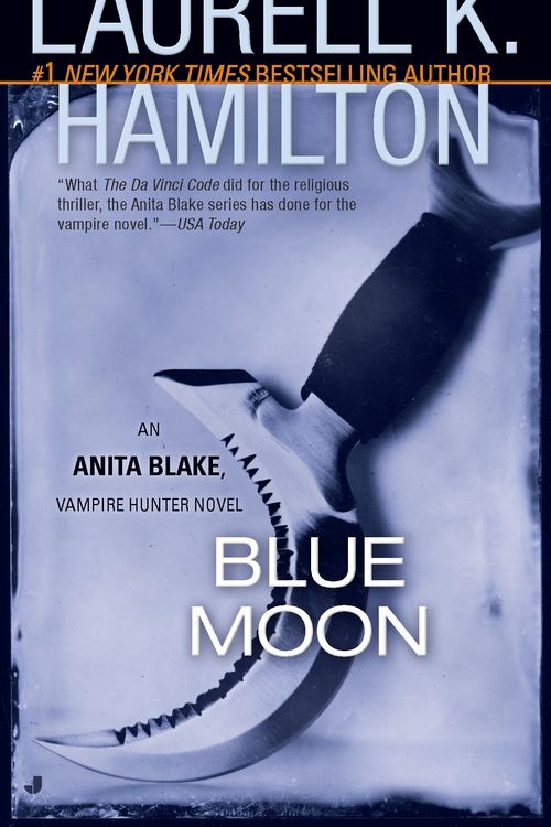 Cover Art for 9780515134452, Blue Moon by Laurell K. Hamilton