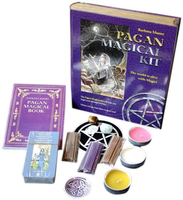 Cover Art for 9788883958960, Pagan Magical Kit by Barbara Moore