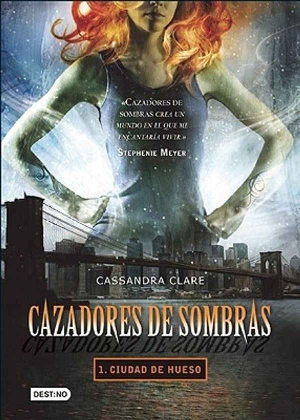 Cover Art for 9786070702136, Cazadores de Sombras: Ciudad de Hueso = The Mortal Instruments by Cassandra Clare