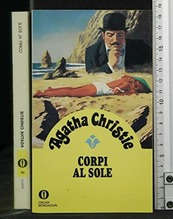 Cover Art for 9788804170198, Corpi al sole by Agatha Christie