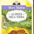 Cover Art for 9788877822147, Ai piedi dell'erba by Mary Norton