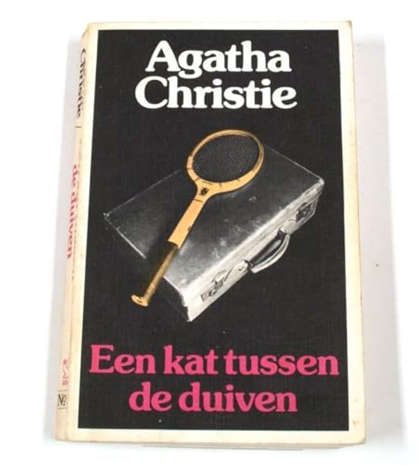 Cover Art for 9789024544455, Een kat tussen de duiven (Poema Christie) by Agatha Christie