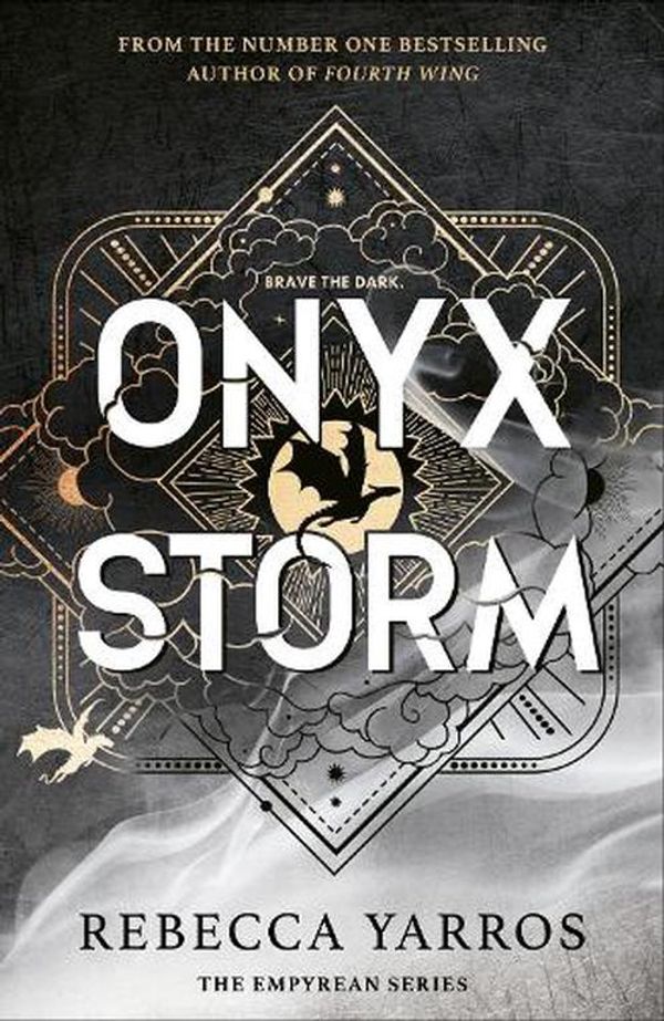 Cover Art for 9780349443768, Onyx Storm by Rebecca Yarros