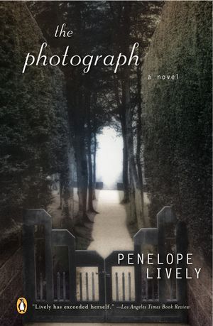 Cover Art for 9780142004425, The Photograph by Penelope Lively