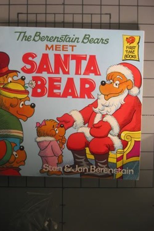 Cover Art for 9780679804055, The Berenstain Bears Meet Santa Bear by Stan Berenstain