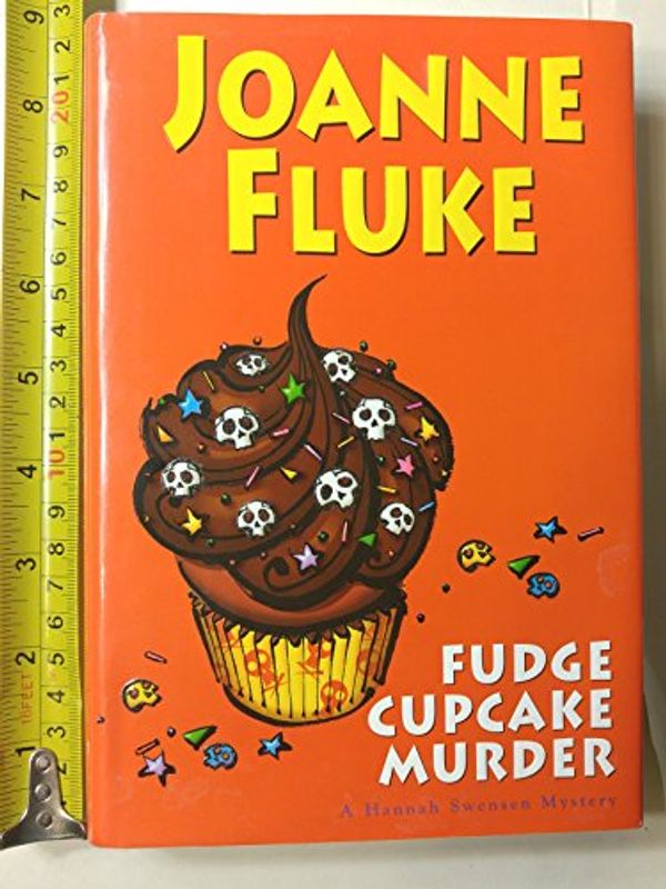Cover Art for 9780758201522, Fudge Cupcake Murder by Joanne Fluke