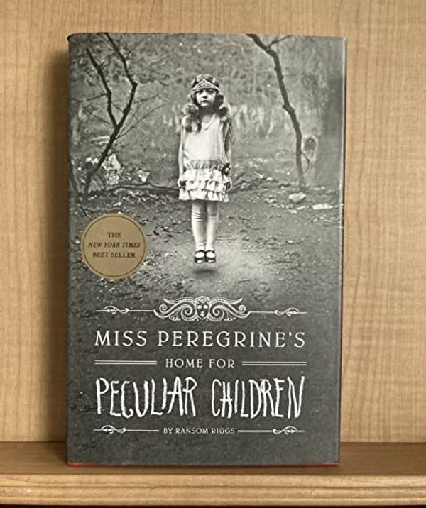 Cover Art for B0055PJVWS, Miss Peregrine's Home for Peculiar Children by Ransom Riggs