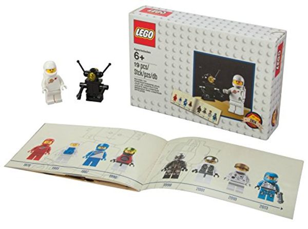 Cover Art for 0673419218757, Classic Spaceman Minifigure Set 5002812 by Unknown