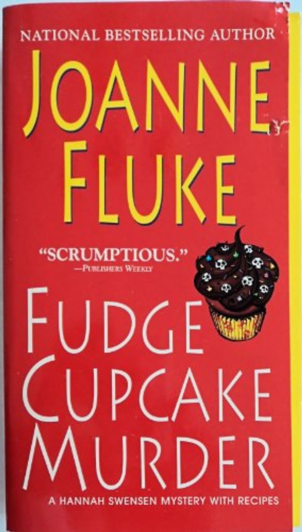 Cover Art for 9780758201539, Fudge Cupcake Murder by Joanne Fluke
