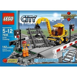 Cover Art for 0673419130219, Level Crossing Set 7936 by LEGO